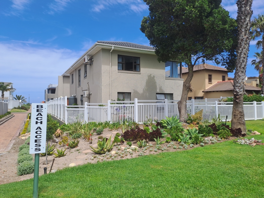 6 Bedroom Property for Sale in Greenways Golf Estate Western Cape